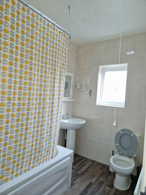 2 Bedroom Flat In Zone 2 Lnd London Exterior photo