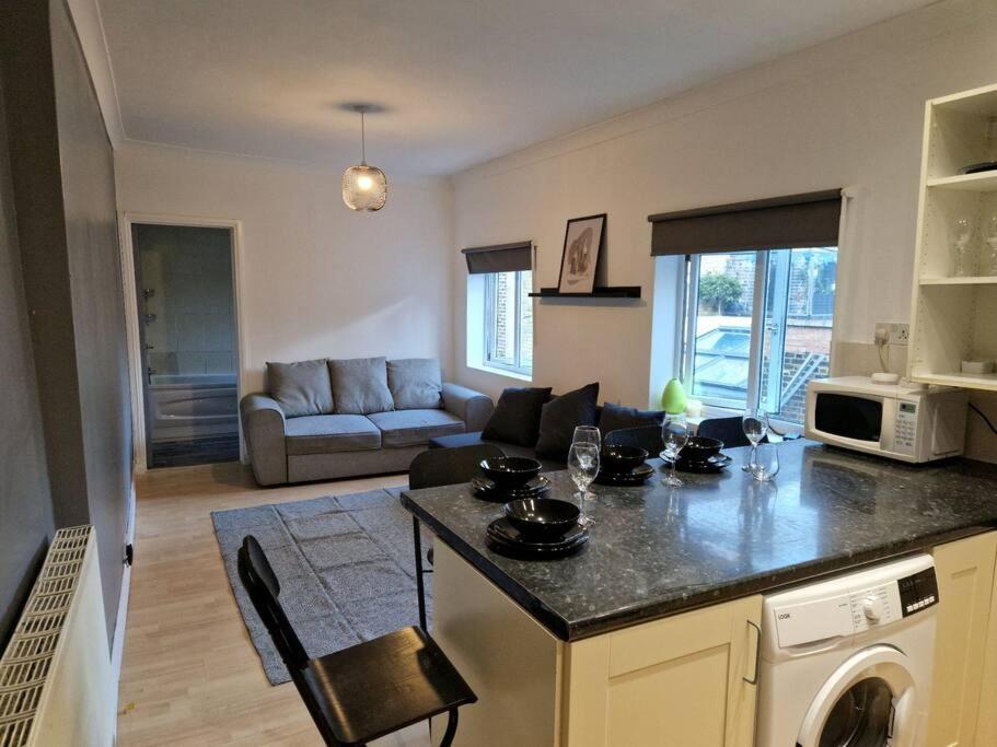 2 Bedroom Flat In Zone 2 Lnd London Exterior photo